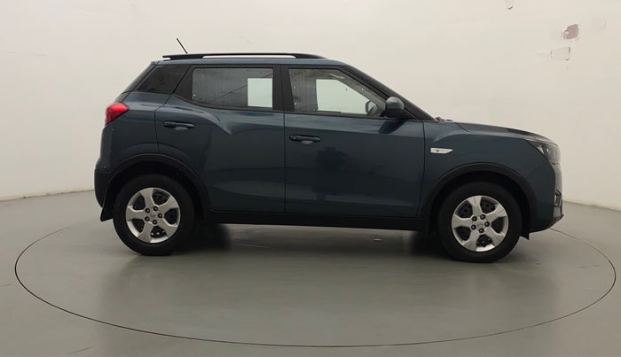 2022 Mahindra XUV300 W6 1.5 DIESEL AMT, Diesel, Automatic, 11,105 km, Right Side