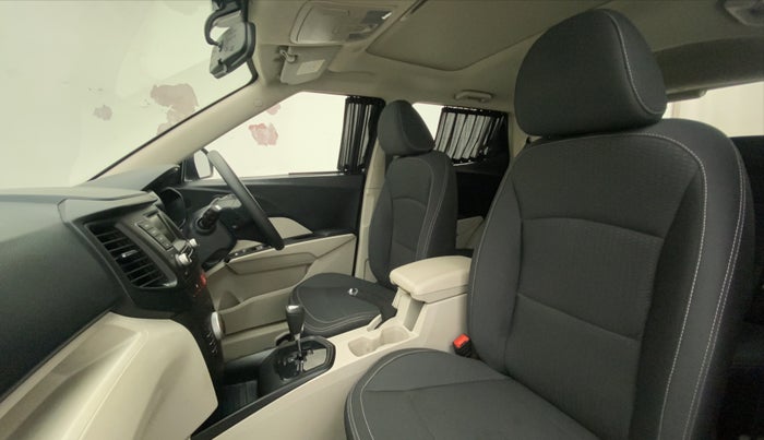 2022 Mahindra XUV300 W6 1.5 DIESEL AMT, Diesel, Automatic, 11,105 km, Right Side Front Door Cabin