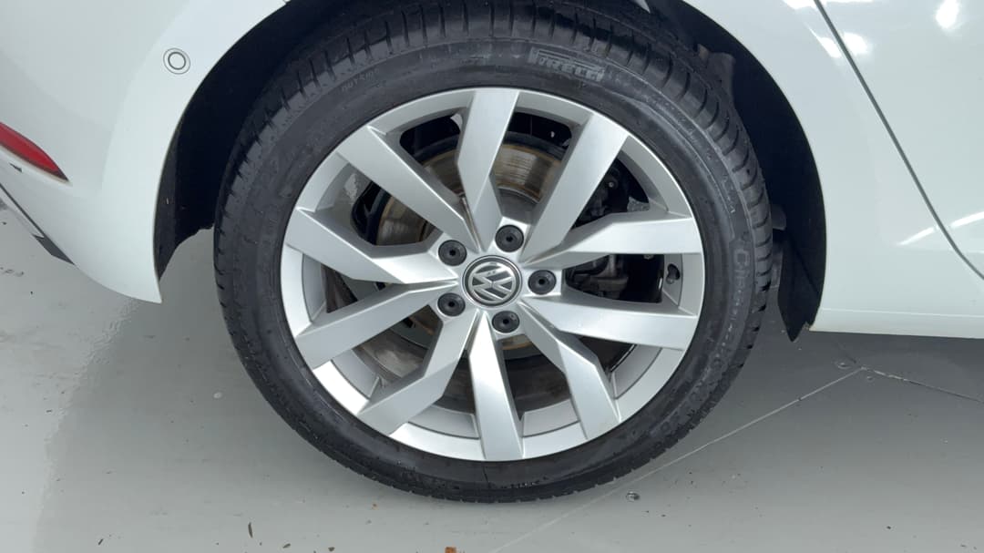 2019 Volkswagen Golf 110 Tsi Highline, Automatic, 73112 km, Right Rear Wheel
