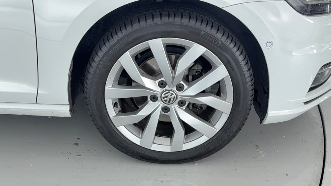 2019 Volkswagen Golf 110 Tsi Highline, Automatic, 73112 km, Right Front Wheel