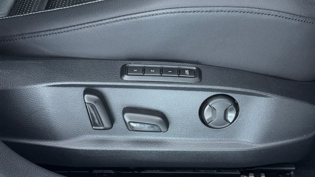 2019 Volkswagen Golf 110 Tsi Highline, Automatic, 73112 km, Drivers Side Adjustment Panel