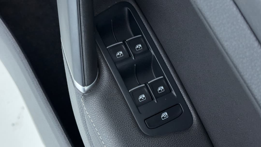 2019 Volkswagen Golf 110 Tsi Highline, Automatic, 73112 km, Drivers Side Door Panel Controls