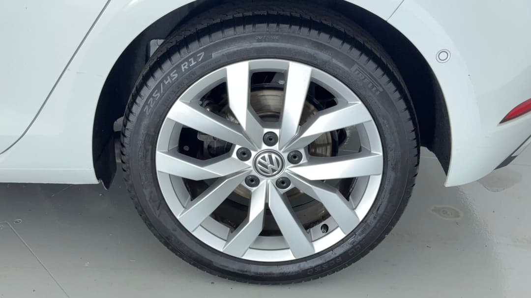 2019 Volkswagen Golf 110 Tsi Highline, Automatic, 73112 km, Left Rear Wheel