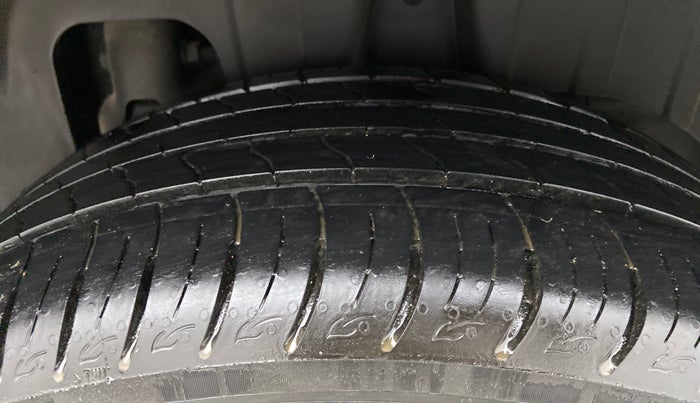 2020 Mahindra XUV300 W8(O), Diesel, Manual, 10,441 km, Left Rear Tyre Tread