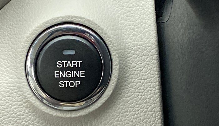 2020 Mahindra XUV300 W8(O), Diesel, Manual, 10,441 km, Keyless Start/ Stop Button
