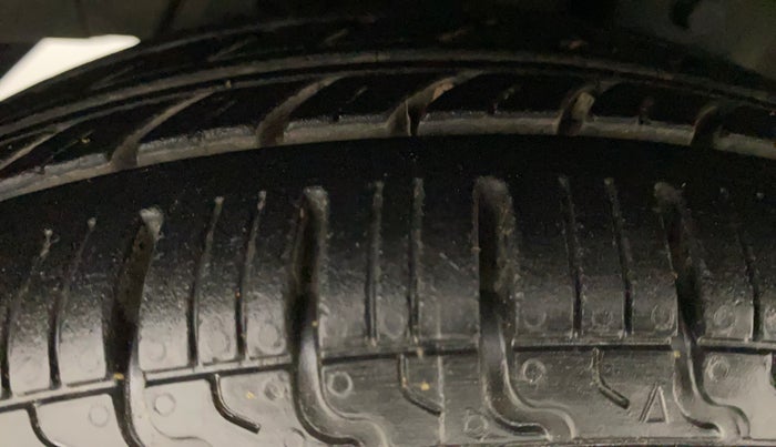 2014 Hyundai Eon SPORTZ, Petrol, Manual, 36,427 km, Right Rear Tyre Tread