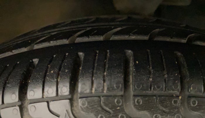 2014 Hyundai Eon SPORTZ, Petrol, Manual, 36,427 km, Right Front Tyre Tread