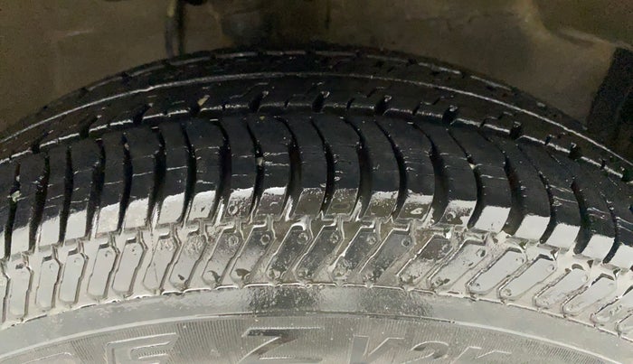 2010 Maruti Ritz VXI, Petrol, Manual, 64,436 km, Right Front Tyre Tread