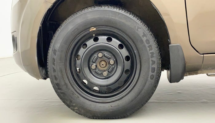 2010 Maruti Ritz VXI, Petrol, Manual, 64,436 km, Left Front Wheel