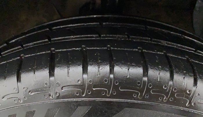 2022 Hyundai AURA S 1.2 CNG, CNG, Manual, 32,830 km, Right Front Tyre Tread