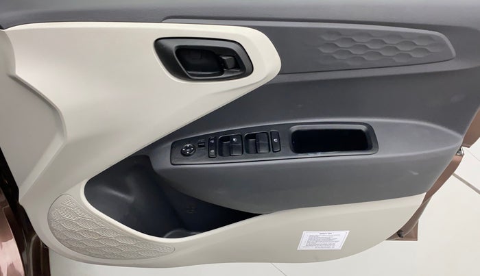 2022 Hyundai AURA S 1.2 CNG, CNG, Manual, 32,830 km, Driver Side Door Panels Control