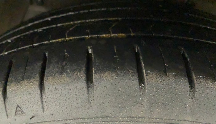 2019 Maruti Ciaz ALPHA  AT 1.5 SHVS PETROL, Petrol, Automatic, 58,833 km, Left Front Tyre Tread