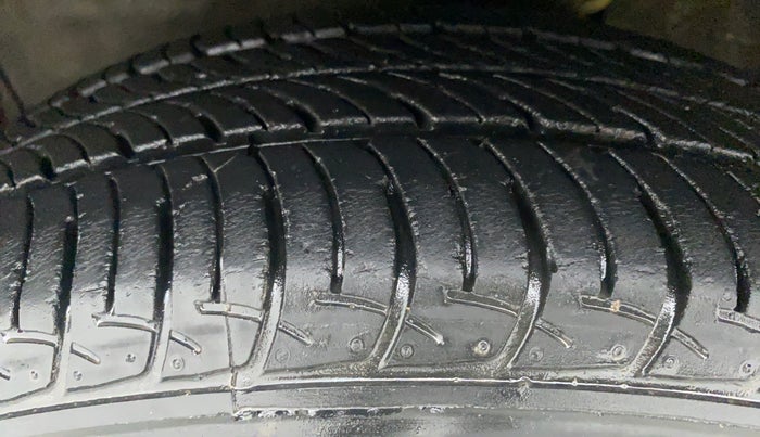 2017 Maruti Celerio VXI AGS, Petrol, Automatic, 29,507 km, Left Front Tyre Tread