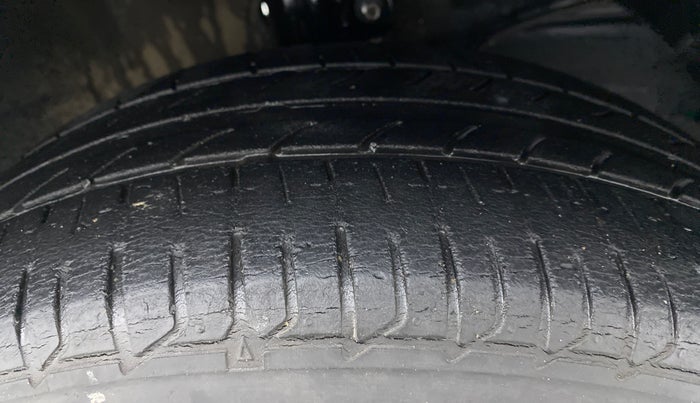 2016 Maruti Baleno ZETA 1.2 K12, Petrol, Manual, 72,318 km, Right Front Tyre Tread