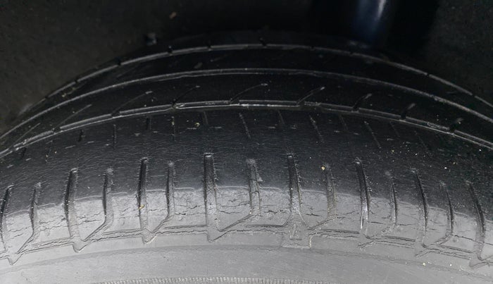 2016 Maruti Baleno ZETA 1.2 K12, Petrol, Manual, 72,318 km, Left Rear Tyre Tread