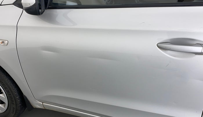 2016 Hyundai Elite i20 MAGNA 1.2, Petrol, Manual, 39,100 km, Front passenger door - Slightly dented