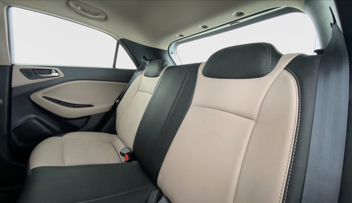 2016 Hyundai Elite i20 MAGNA 1.2, Petrol, Manual, 39,100 km, Right Side Rear Door Cabin
