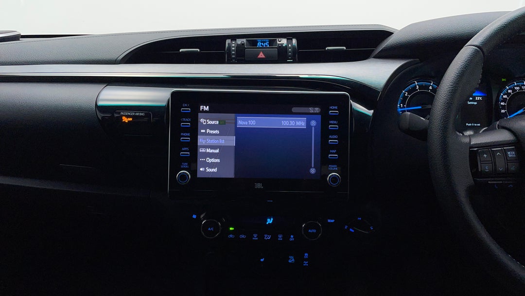 2021 Toyota Hilux Rugged X (4x4), Automatic, 37147 km, Center Console