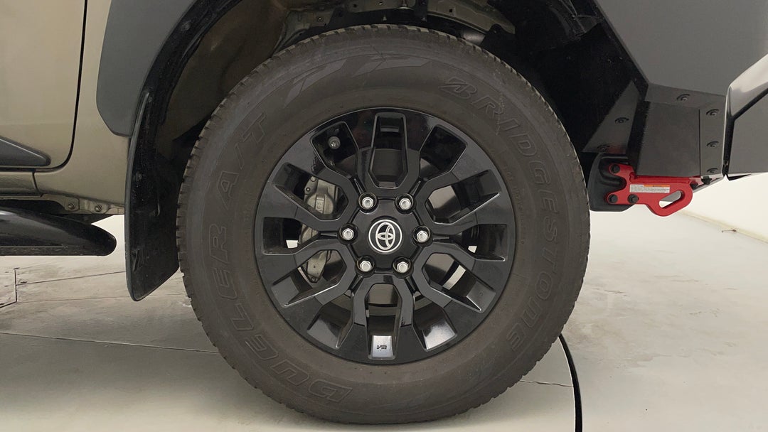 2021 Toyota Hilux Rugged X (4x4), Automatic, 37147 km, Right Front Wheel