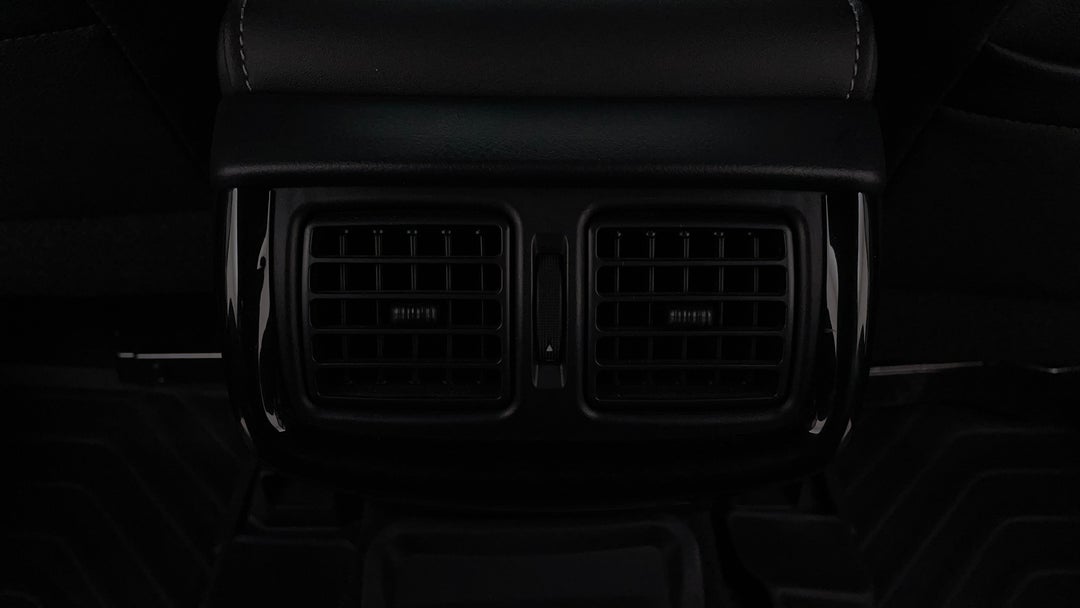 2021 Toyota Hilux Rugged X (4x4), Automatic, 37147 km, Rear A/C Vent