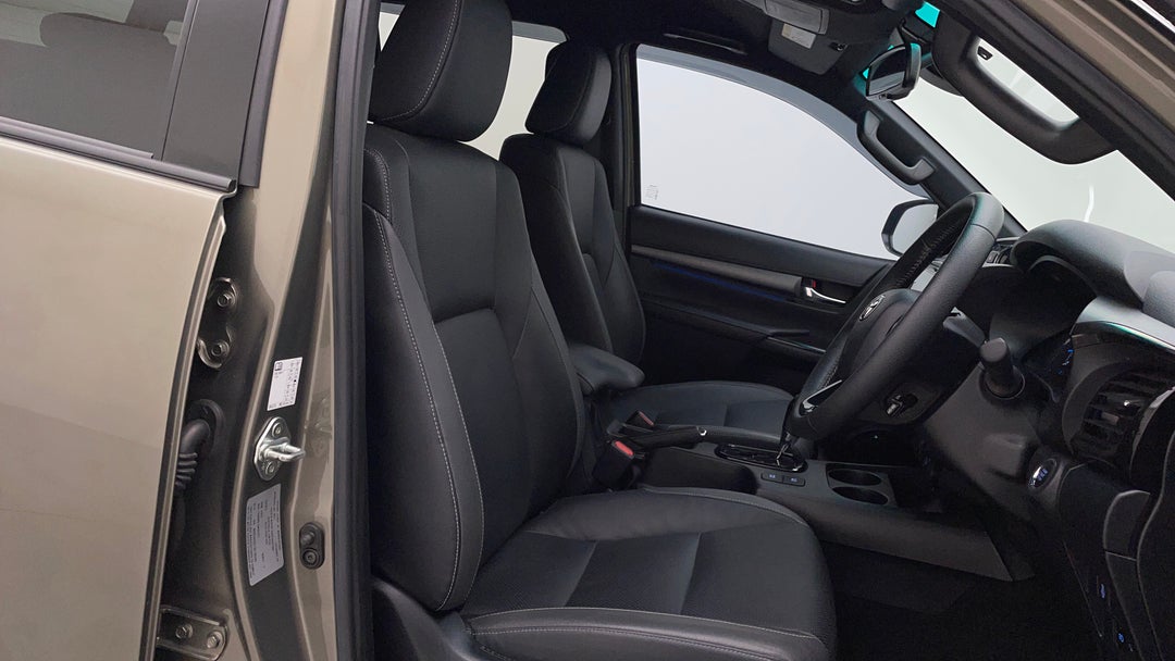 2021 Toyota Hilux Rugged X (4x4), Automatic, 37147 km, Right Side Front Door Cabin View