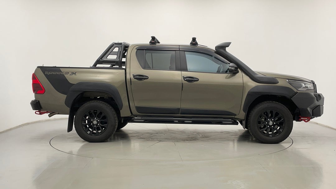 2021 Toyota Hilux Rugged X (4x4), Automatic, 37147 km, Right Side View