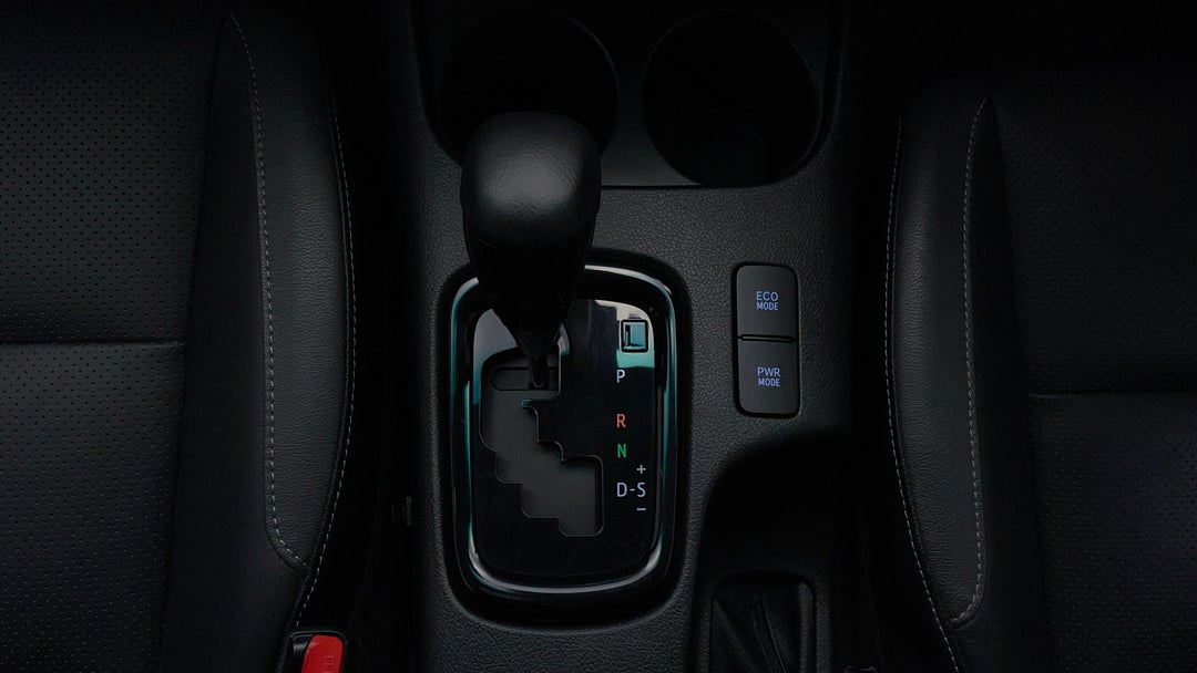 2021 Toyota Hilux Rugged X (4x4), Automatic, 37147 km, Gear Lever 