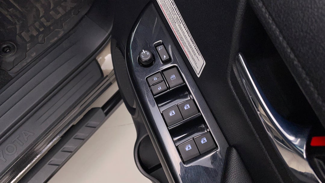 2021 Toyota Hilux Rugged X (4x4), Automatic, 37147 km, Drivers Side Door Panel Controls