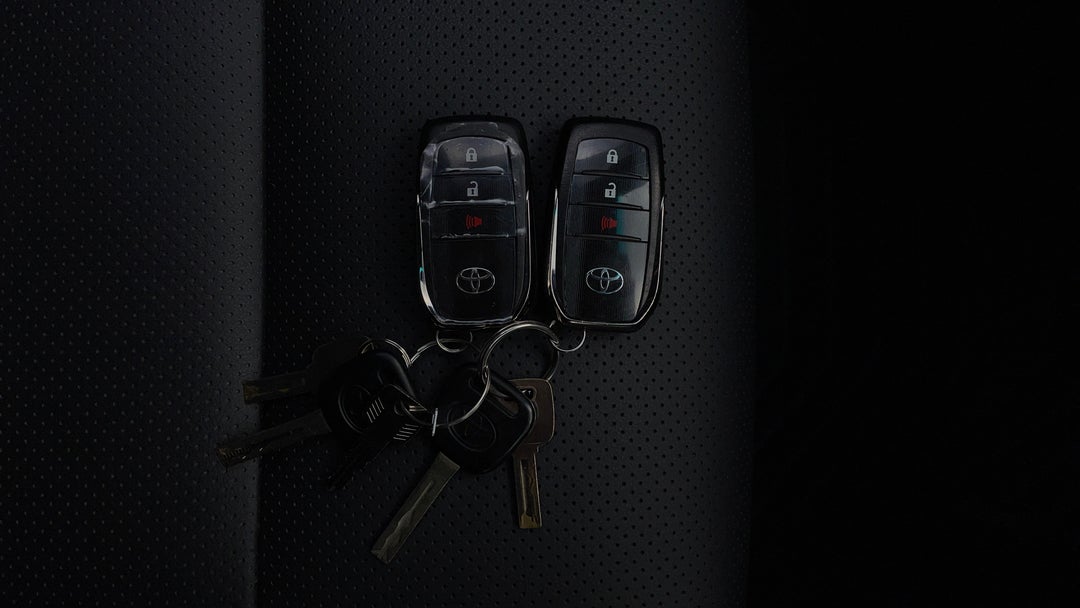 2021 Toyota Hilux Rugged X (4x4), Automatic, 37147 km, Key Close-up