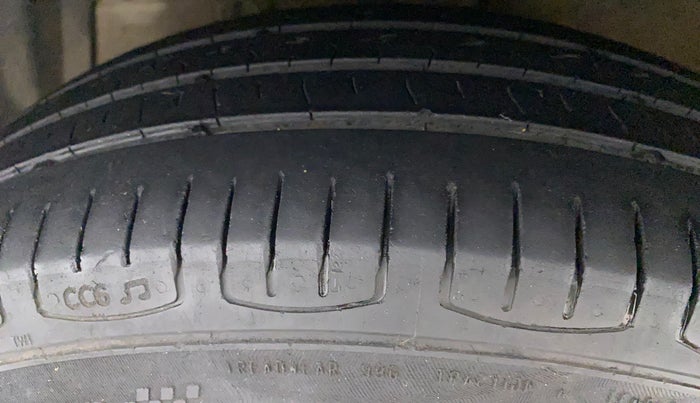 2014 Maruti Swift Dzire VDI, Diesel, Manual, 1,06,369 km, Left Front Tyre Tread