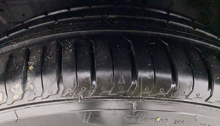 2016 Maruti Ciaz VXI PLUS, Petrol, Manual, 64,560 km, Left Front Tyre Tread