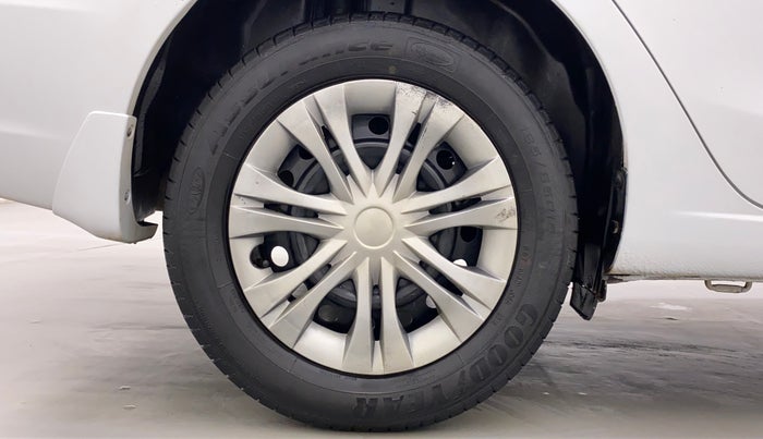 2016 Maruti Ciaz VXI PLUS, Petrol, Manual, 64,560 km, Right Rear Wheel