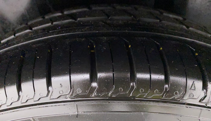 2016 Maruti Ciaz VXI PLUS, Petrol, Manual, 64,560 km, Left Rear Tyre Tread