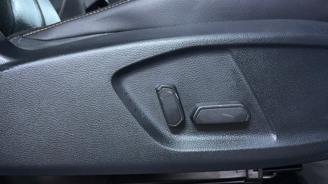 2020 Ford Ranger Wildtrak 2.0 (4x4), Automatic, 74255 km, Drivers Side Adjustment Panel