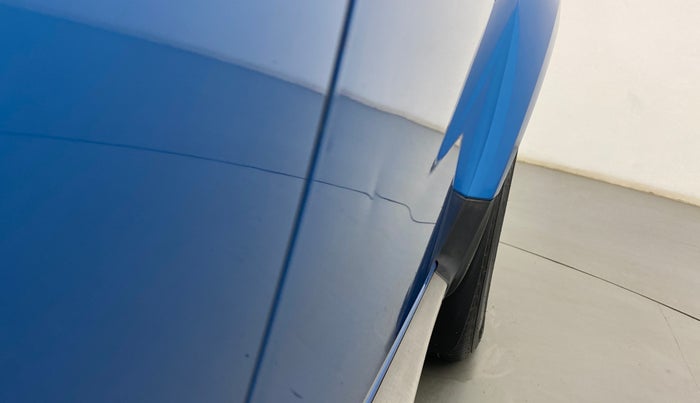 2020 Renault Duster RXZ 1.3 TURBO PETROL CVT, Petrol, Automatic, 68,856 km, Driver-side door - Slightly dented
