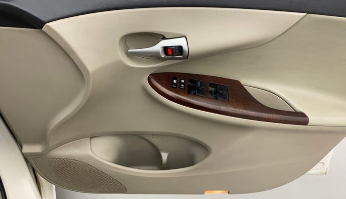2013 Toyota Corolla Altis GL PETROL, Petrol, Manual, 1,19,199 km, Driver Side Door Panels Control