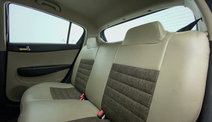 2012 Hyundai i20 MAGNA O 1.2, Petrol, Manual, 78,965 km, Right Side Rear Door Cabin