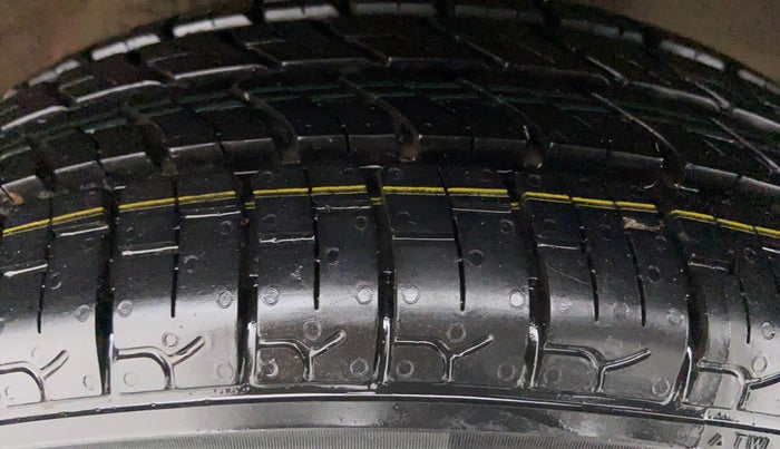 2017 Maruti Alto K10 VXI P, Petrol, Manual, 23,505 km, Right Front Tyre Tread