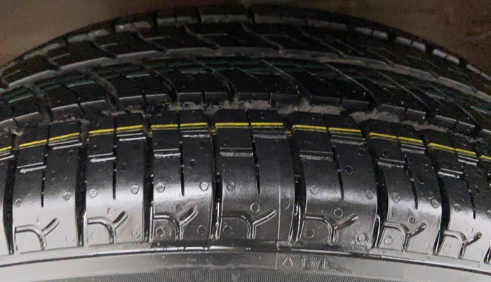 2017 Maruti Alto K10 VXI P, Petrol, Manual, 23,505 km, Left Front Tyre Tread