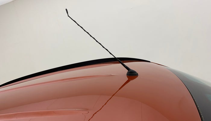 2016 Mahindra Kuv100 K8 6 STR, Petrol, Manual, 33,612 km, Roof - Antenna has minor damage