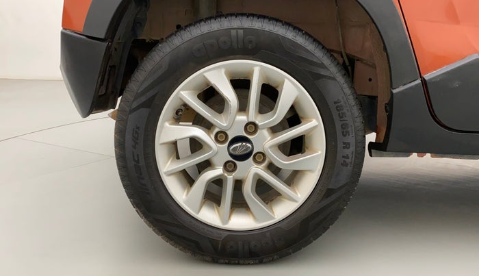 2016 Mahindra Kuv100 K8 6 STR, Petrol, Manual, 33,612 km, Right Rear Wheel