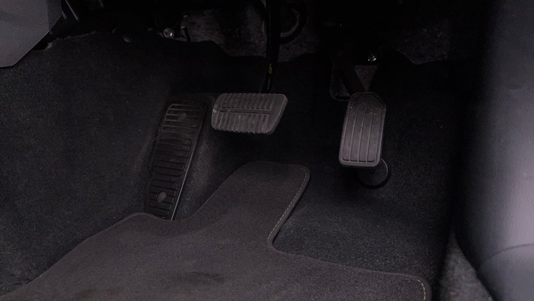 2024 Subaru Forester 2.5i Premium (AWD), Automatic, 32450 km, Pedals and Footmat