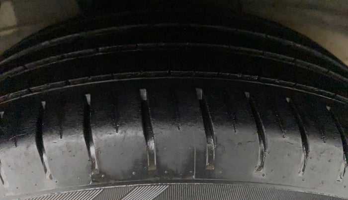 2015 Hyundai Elite i20 ASTA 1.2, Petrol, Manual, 29,982 km, Left Front Tyre Tread
