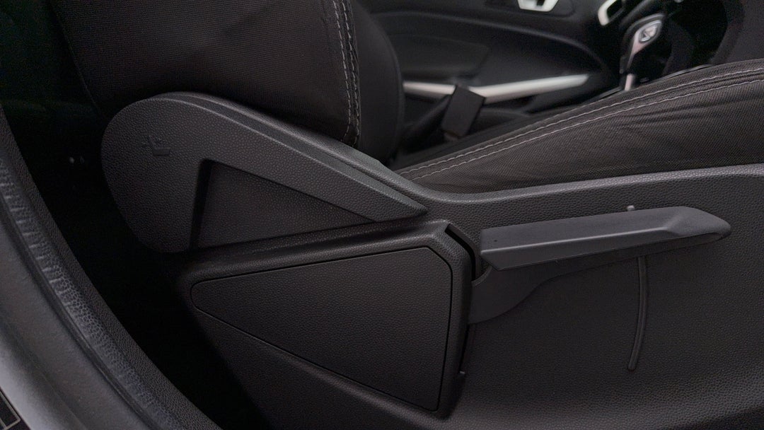 2017 Ford Ecosport Trend, Automatic, 104982 km, Drivers Side Adjustment Panel