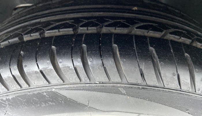 2016 Tata Tiago XZ 1.2 REVOTRON, Petrol, Manual, 16,558 km, Left Front Tyre Tread