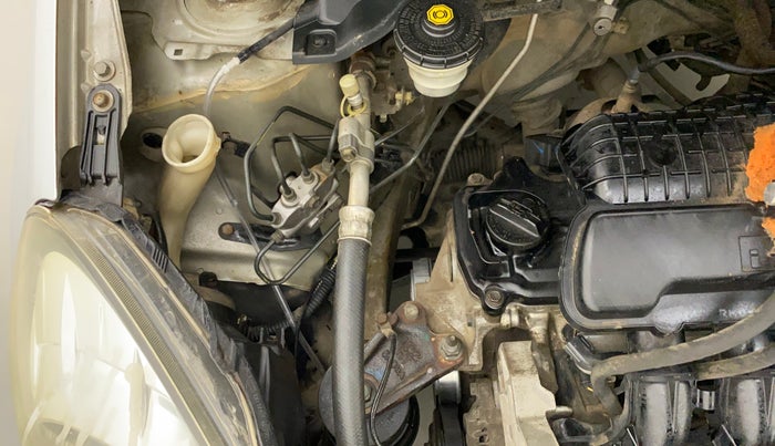 2015 Honda Brio E MT, CNG, Manual, 59,317 km, Front windshield - Wiper bottle cap missing
