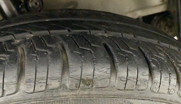 2015 Honda Brio E MT, CNG, Manual, 59,317 km, Right Front Tyre Tread