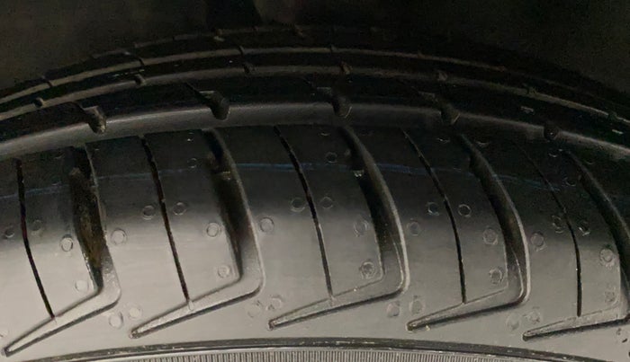 2014 Hyundai i10 SPORTZ 1.1, Petrol, Manual, 12,860 km, Left Front Tyre Tread