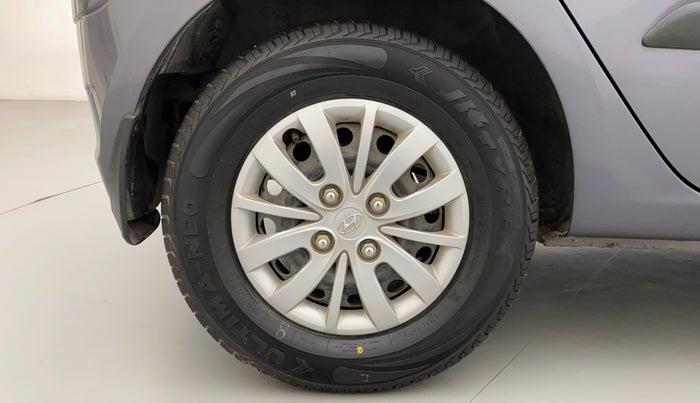 2014 Hyundai i10 SPORTZ 1.1, Petrol, Manual, 12,860 km, Right Rear Wheel