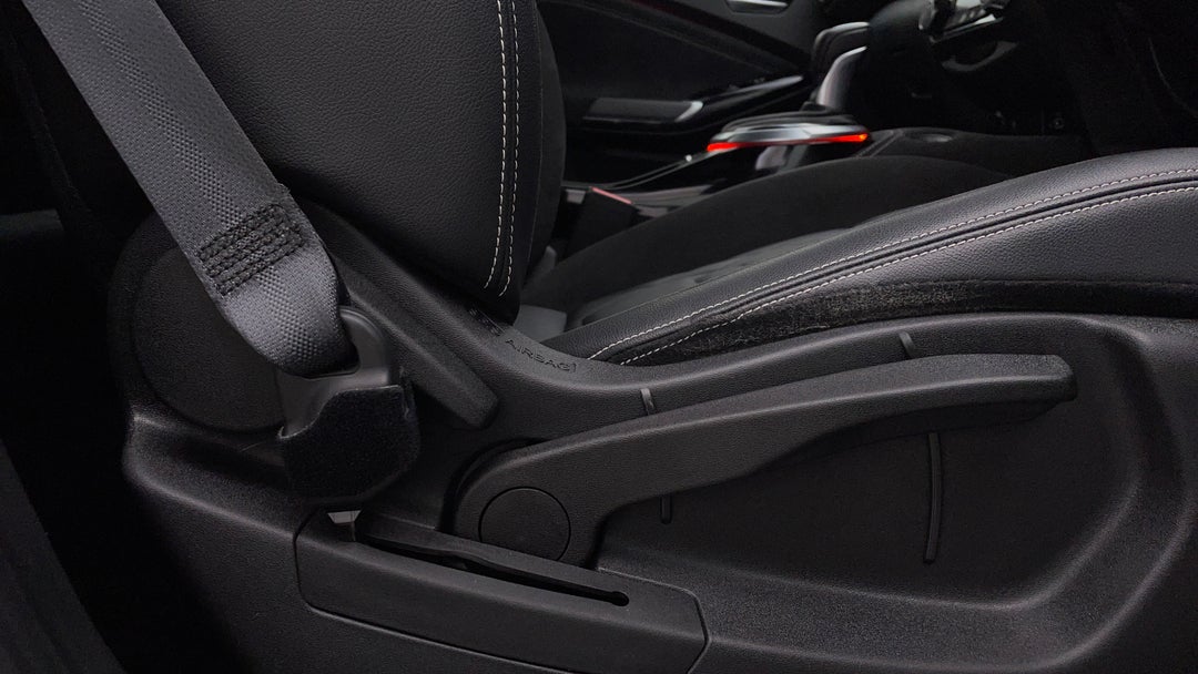 2021 Nissan Juke Ti, Automatic, 23361 km, Drivers Side Adjustment Panel